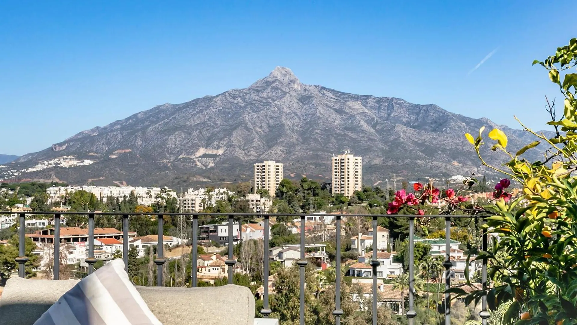Molo Luxury Suites Puerto Banus Marbella Szálloda