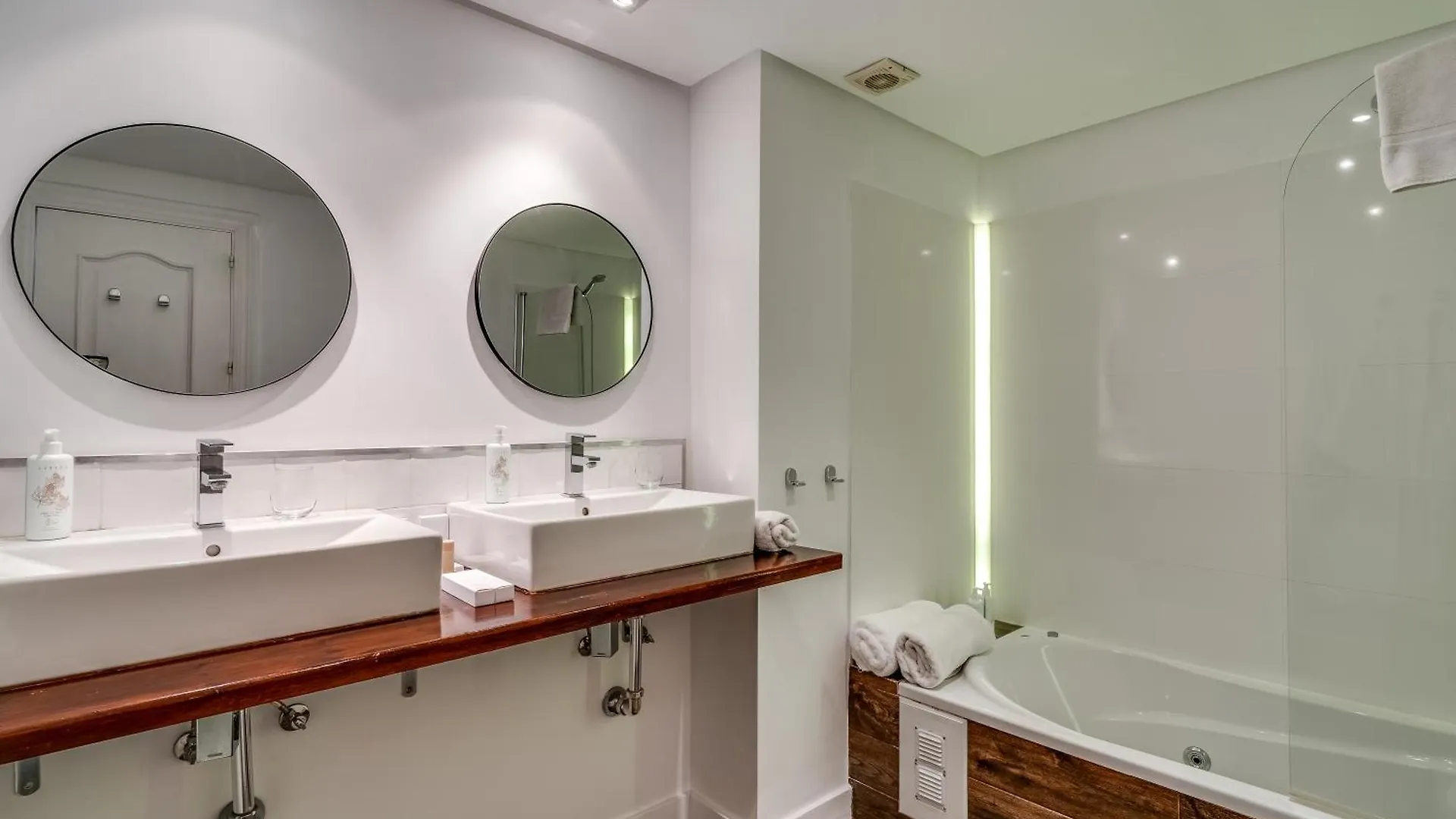 Molo Luxury Suites Puerto Banus Marbella 0*,