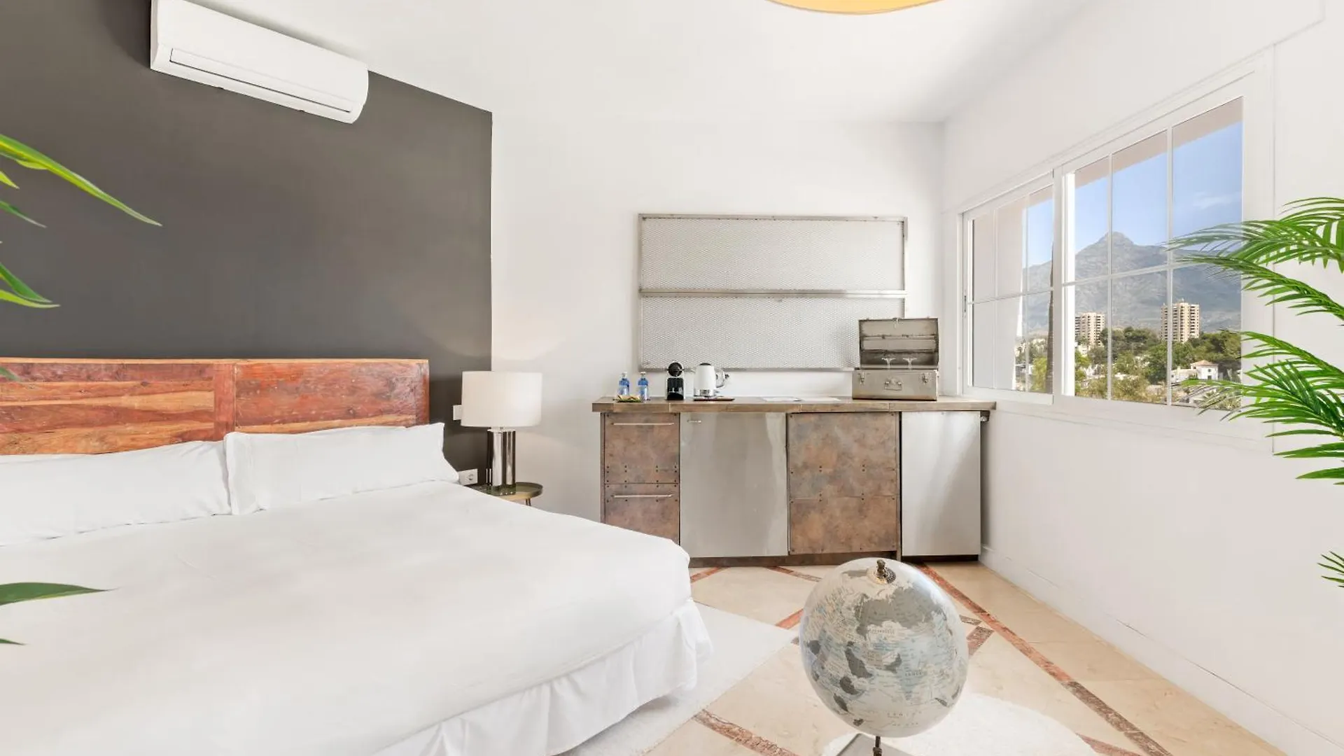 Molo Luxury Suites Puerto Banus Marbella Hotel