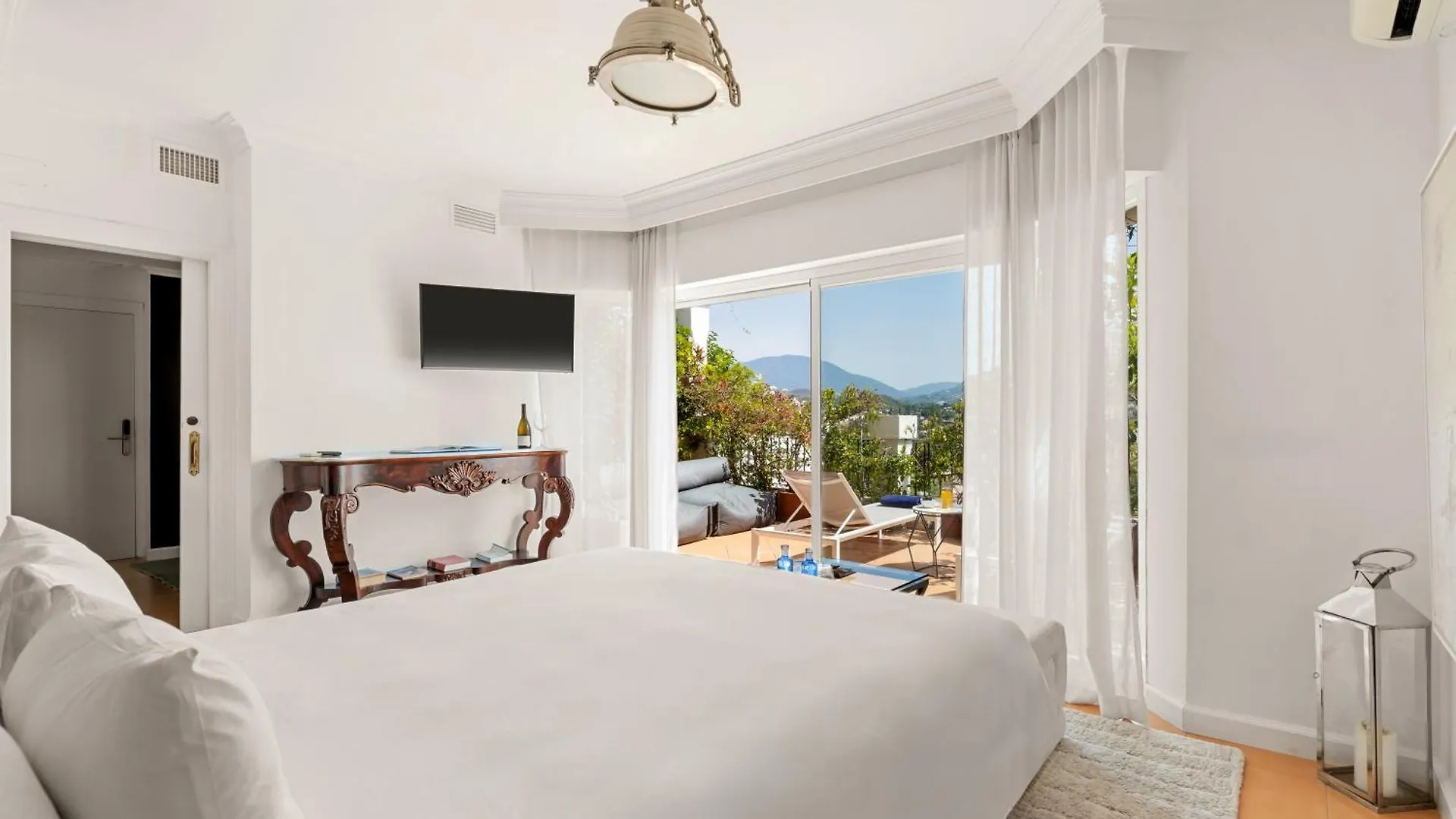 Hotel Molo Luxury Suites Puerto Banus Marbella Spain