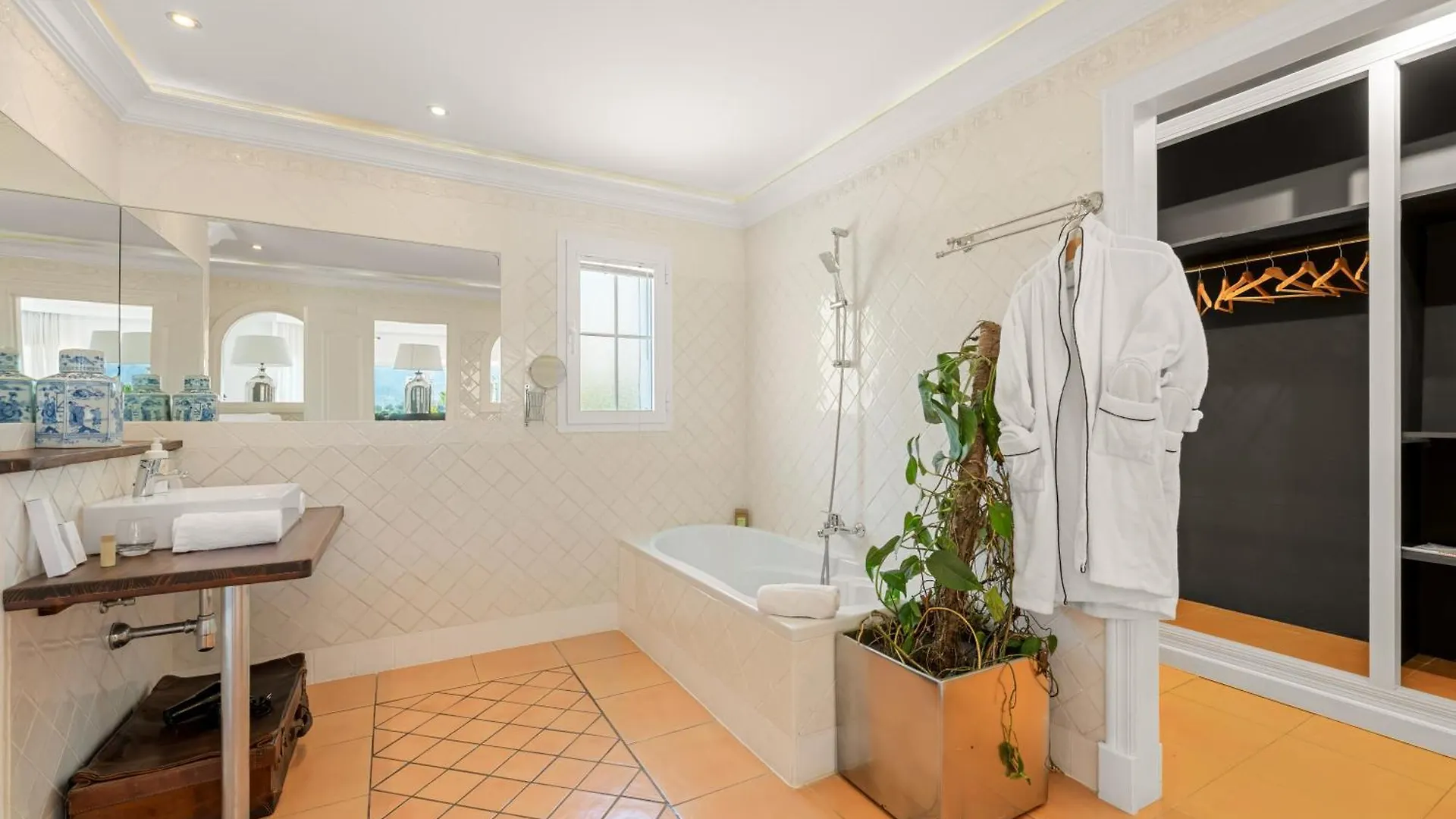 Molo Luxury Suites Puerto Banus Marbella
