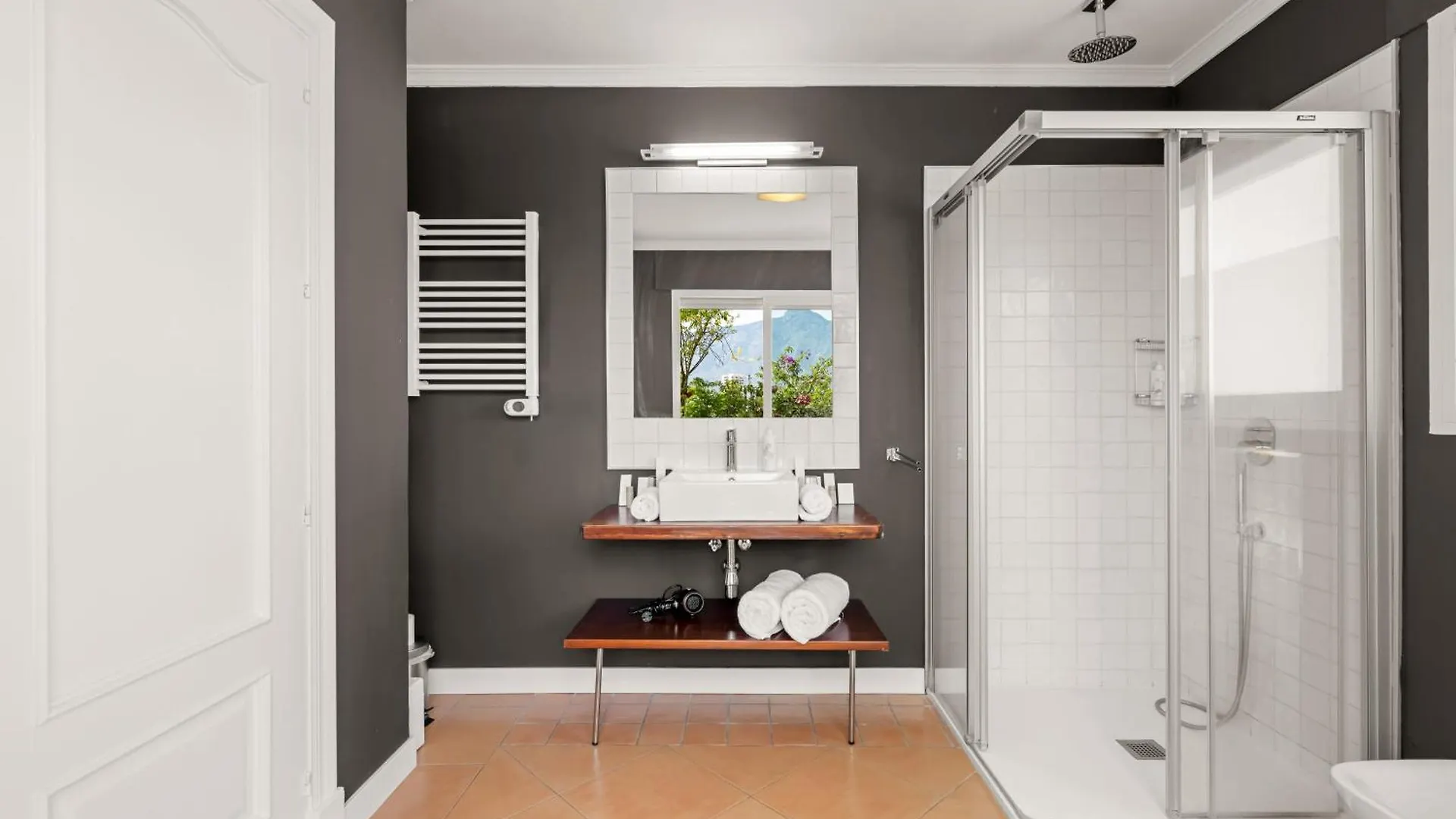 Molo Luxury Suites Puerto Banus Marbella Hotel