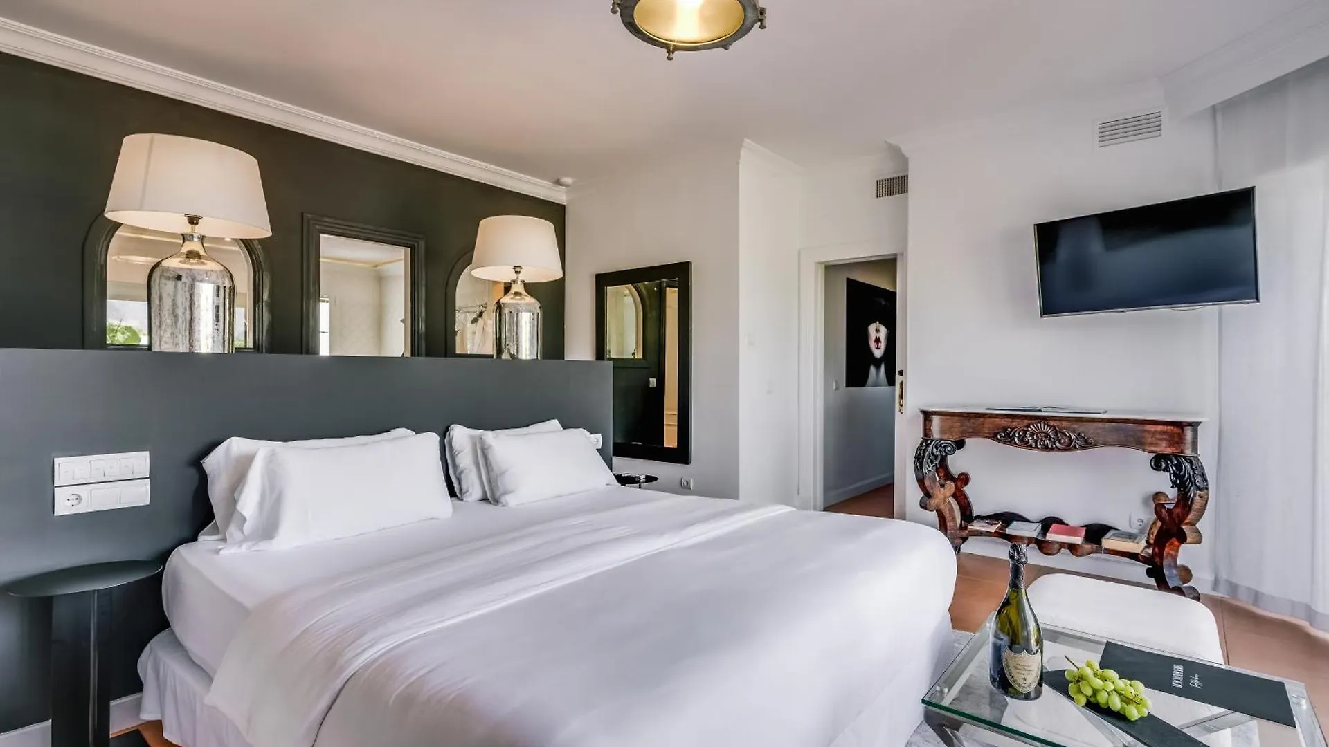 Hotel Molo Luxury Suites Puerto Banus Marbella Spain