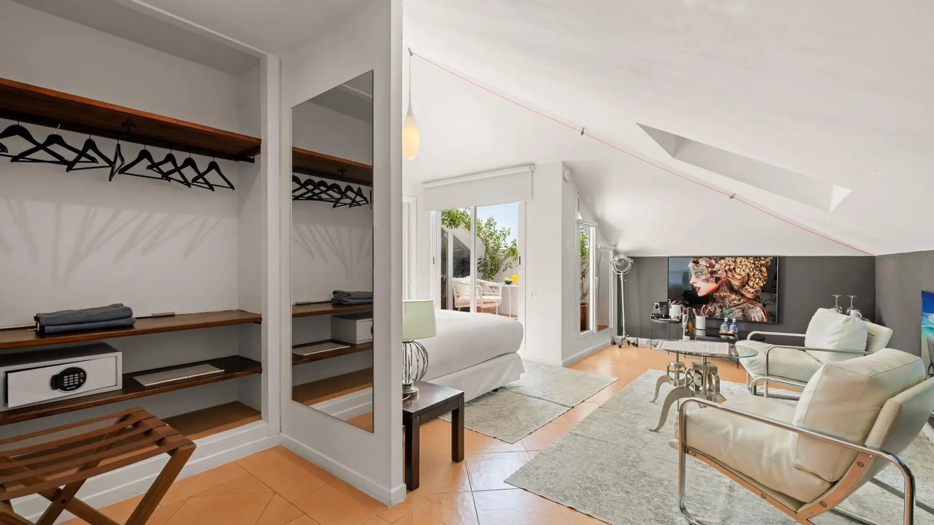 Molo Luxury Suites Puerto Banus Marbella 0*,  Spain