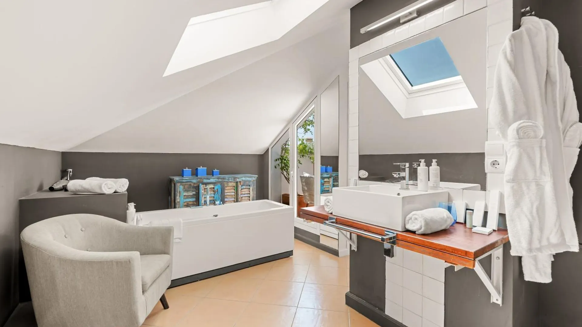 Molo Luxury Suites Puerto Banus Marbella 0*,  Spain