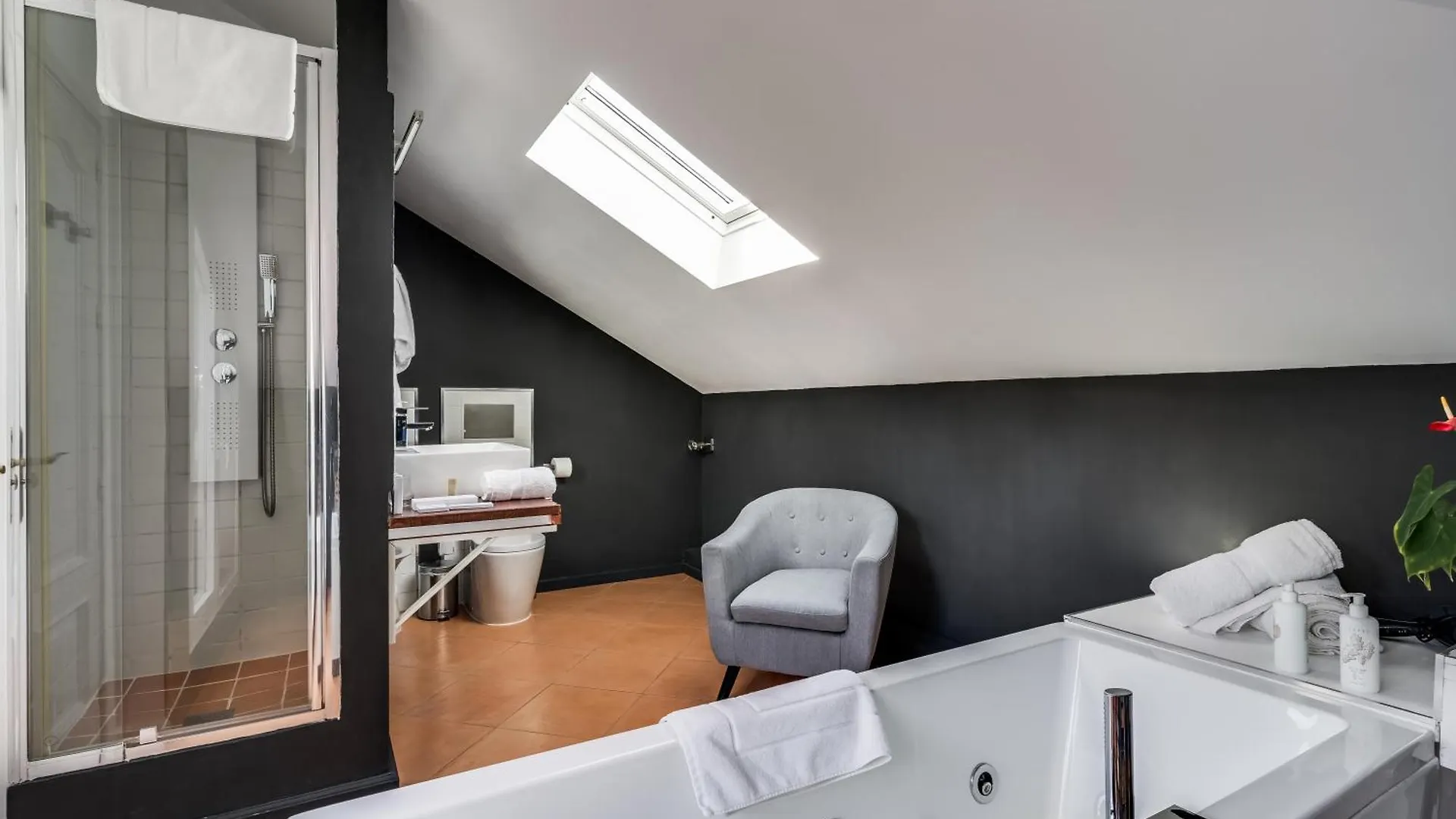 Molo Luxury Suites Puerto Banus Marbella İspanya